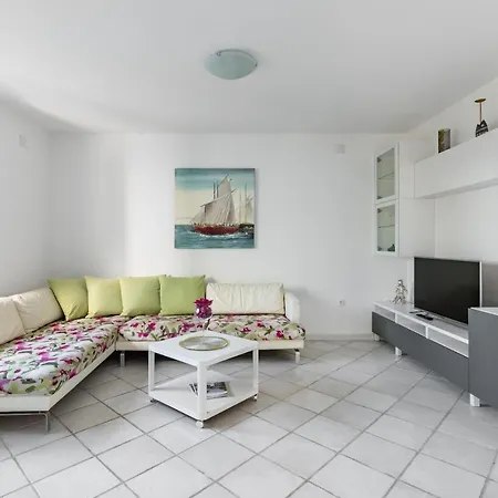 Croatia * تروغير